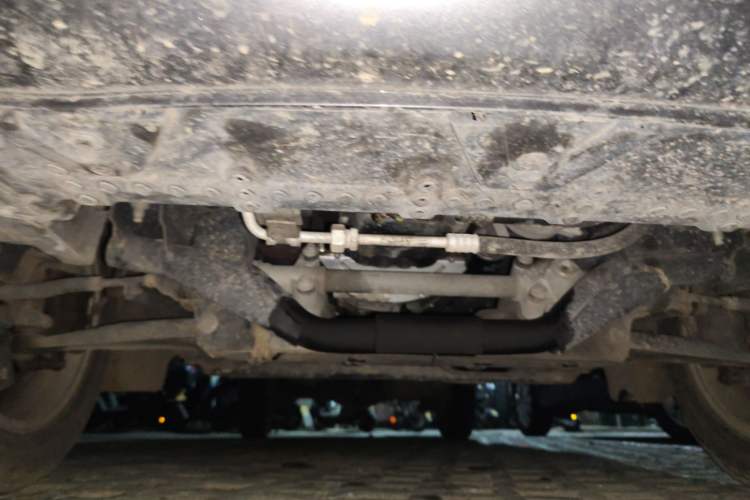 Used Jinbei Gold Hiace 2021 1.5L Passenger Van Travel Lion 7-Seater Chassis Front