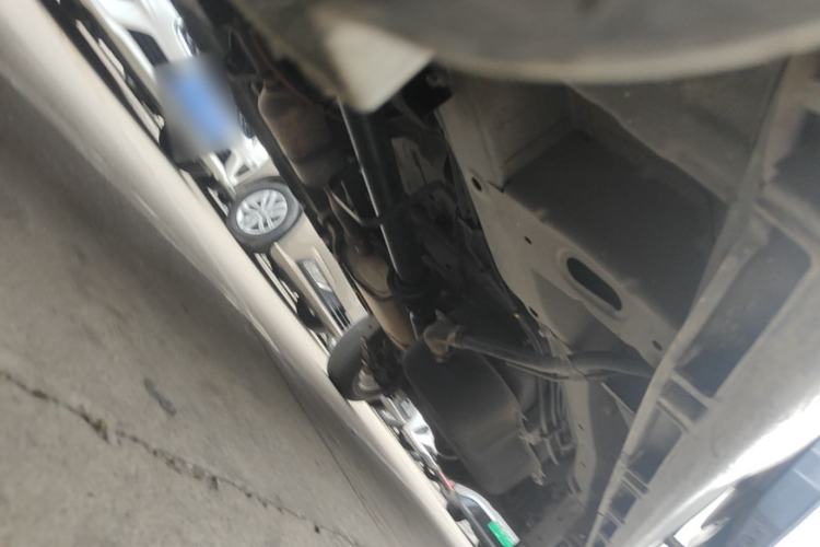 Used Jinbei Gold Hiace 2021 2.0L Passenger Van Travel Lion 6-Seater Chassis Front Left