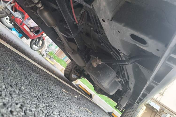 Used Jinbei Gold Hiace 2021 1.5L Passenger Van Travel Lion 6-Seater Chassis Front Left