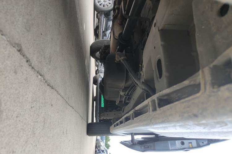 Used Jinbei Gold Hiace 2021 2.0L Passenger Van Travel Lion 6-Seater Chassis Front Left