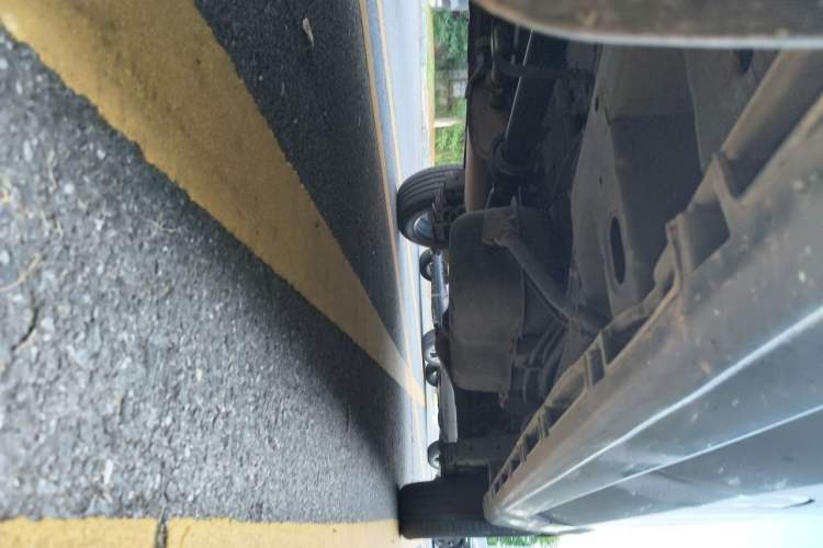 Used Jinbei Gold Hiace 2021 2.0L Passenger Van Travel Lion 7-Seater Chassis Front Left
