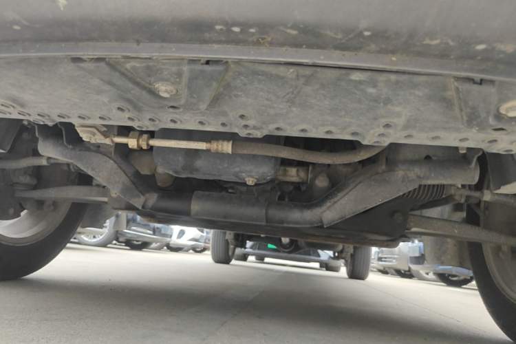 Used Jinbei Gold Hiace 2021 2.0L Passenger Van Travel Lion 6-Seater Chassis Front