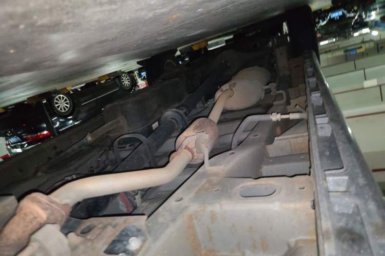 Used Jinbei Gold Hiace 2021 1.5L Passenger Van Travel Lion 6-Seater Chassis Front Right