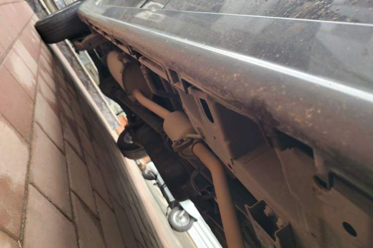 Used Jinbei Gold Hiace 2021 1.5L Passenger Van Travel Lion 7-Seater Chassis Front Right