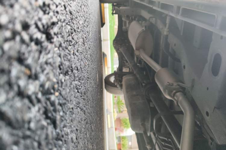 Used Jinbei Gold Hiace 2021 1.5L Passenger Van Travel Lion 6-Seater Chassis Front Right