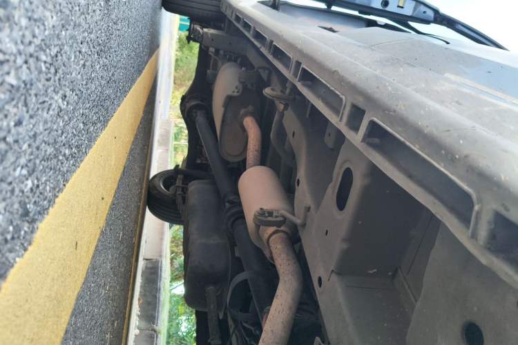 Used Jinbei Gold Hiace 2021 2.0L Passenger Van Travel Lion 7-Seater Chassis Front Right