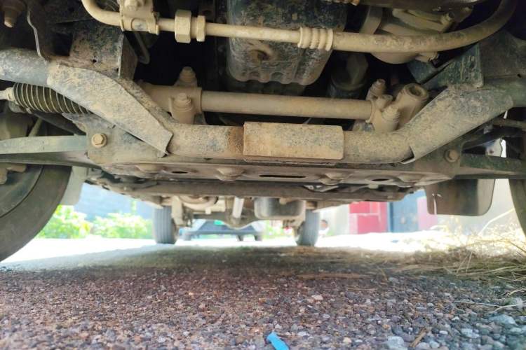 Used Jinbei Gold Hiace 2021 1.5L Passenger Vehicle Engineering Lion 6 Seats Chassis Front