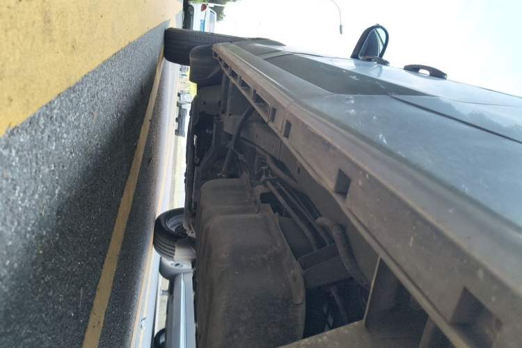 Used Jinbei Gold Hiace 2021 2.0L Passenger Van Travel Lion 7-Seater Chassis Rear Left