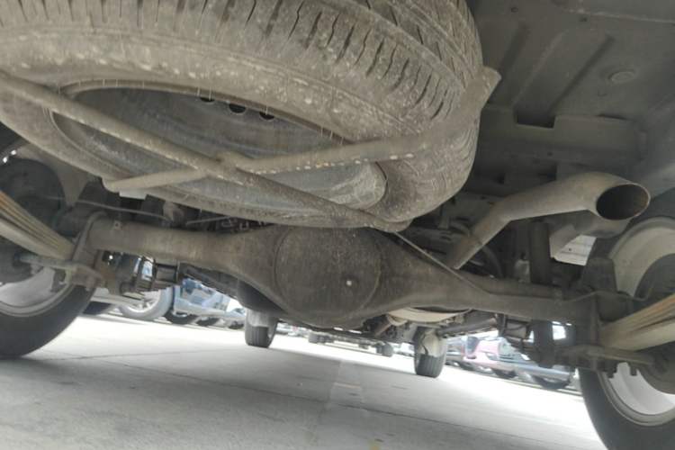 Used Jinbei Gold Hiace 2021 2.0L Passenger Van Travel Lion 6-Seater Chassis Rear