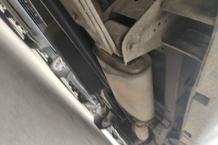 Used Jinbei Gold Hiace 2021 2.0L Passenger Van Travel Lion 6-Seater Chassis Rear Right