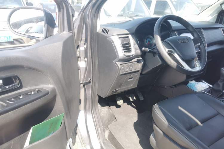 Used Jinbei Gold Hiace 2021 1.5L Passenger Van Travel Lion 6-Seater Driver Seat