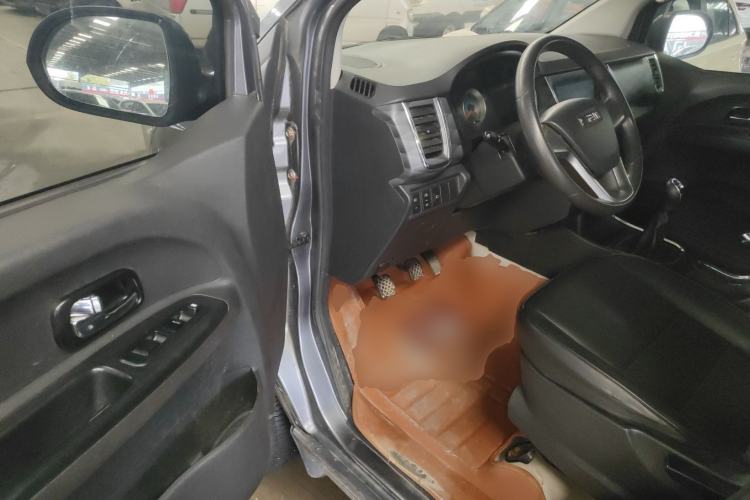 Used Jinbei Gold Hiace 2021 2.0L Passenger Van Travel Lion 7-Seater Driver Seat