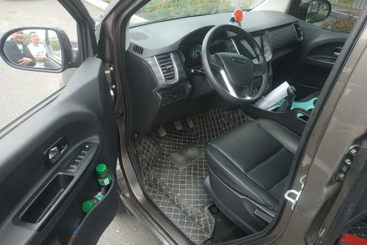Used Jinbei Gold Hiace 2021 1.5L Passenger Van Travel Lion 7-Seater Driver Seat
