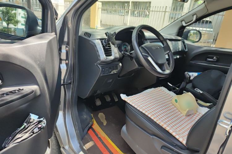 Used Jinbei Gold Hiace 2021 2.0L Passenger Van Travel Lion 7-Seater Driver Seat