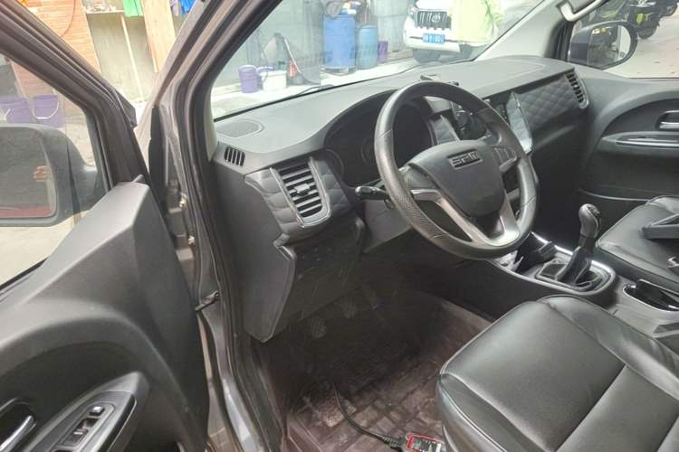 Used Jinbei Gold Hiace 2021 1.5L Passenger Van Travel Lion 6-Seater Driver Seat