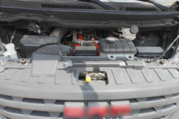 Used Jinbei Gold Hiace 2021 1.5L Passenger Vehicle Engineering Lion 5-Seater Engine Bay
