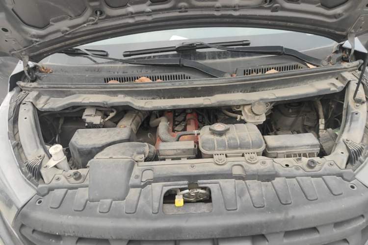 Used Jinbei Gold Hiace 2021 2.0L Passenger Van Travel Lion 6-Seater Engine Bay