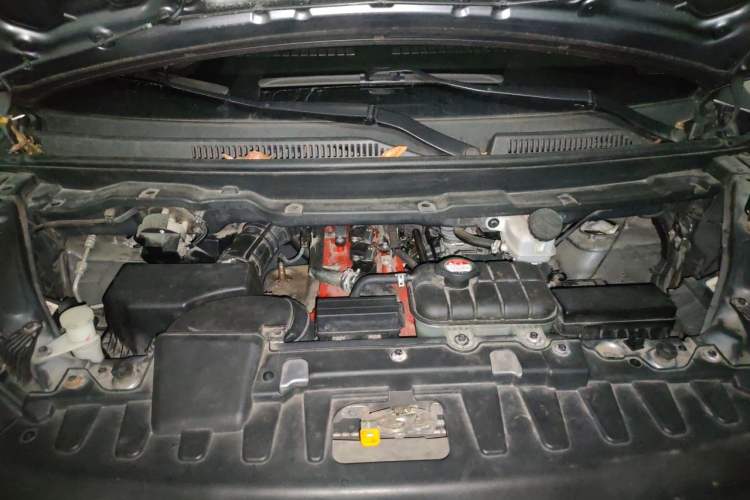 Used Jinbei Gold Hiace 2021 1.5L Passenger Van Travel Lion 6-Seater Engine Bay