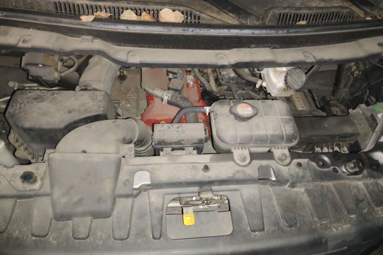 Used Jinbei Gold Hiace 2021 1.5L Passenger Van Travel Lion 7-Seater Engine Bay