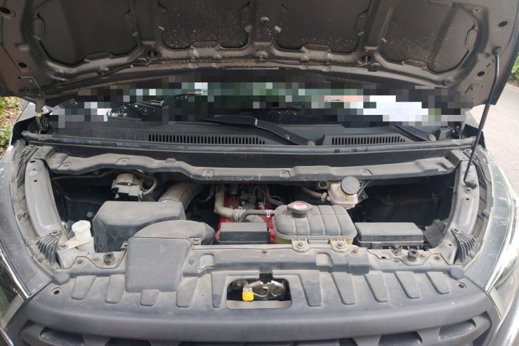 Used Jinbei Gold Hiace 2021 1.5L Passenger Vehicle Engineering Lion 5-Seater Engine Bay