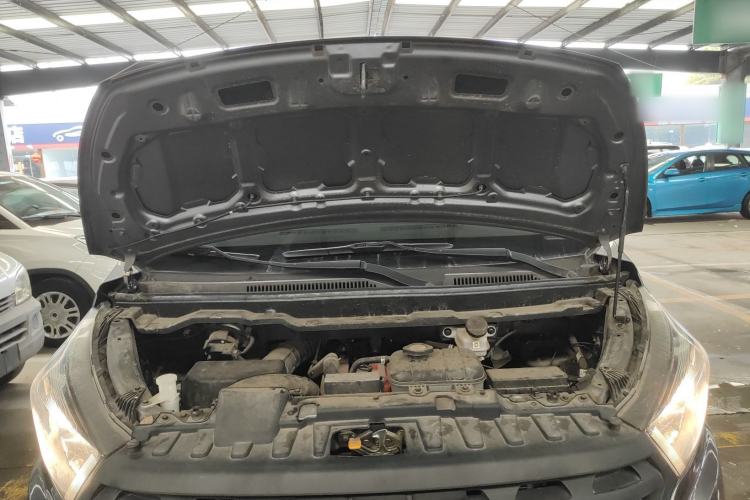 Used Jinbei Gold Hiace 2021 2.0L Passenger Van Travel Lion 7-Seater Engine Bay