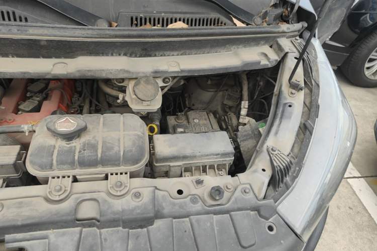 Used Jinbei Gold Hiace 2021 2.0L Passenger Van Travel Lion 6-Seater Engine Bay Left