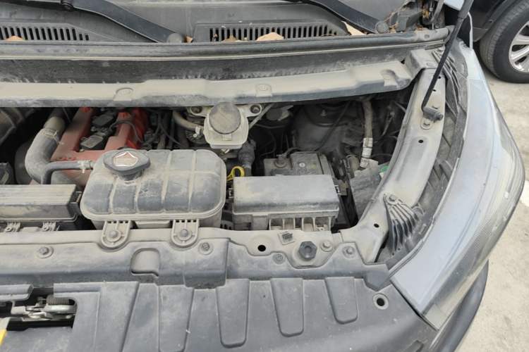 Used Jinbei Gold Hiace 2021 2.0L Passenger Van Travel Lion 6-Seater Engine Bay Left