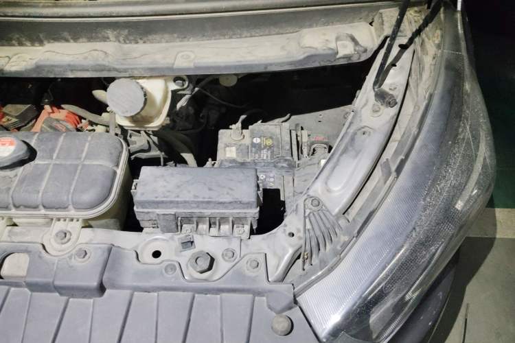 Used Jinbei Gold Hiace 2021 1.5L Passenger Vehicle Engineering Lion 6 Seats Engine Bay Left