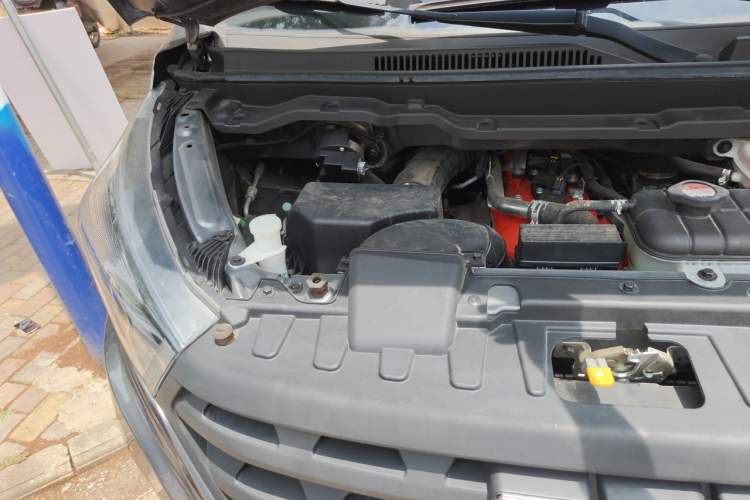 Used Jinbei Gold Hiace 2021 1.5L Passenger Vehicle Engineering Lion 5-Seater Engine Bay Right