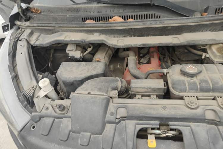 Used Jinbei Gold Hiace 2021 2.0L Passenger Van Travel Lion 6-Seater Engine Bay Right