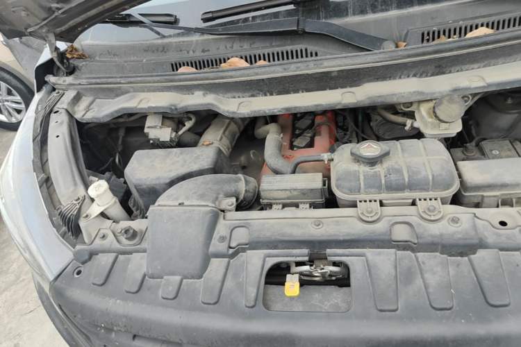 Used Jinbei Gold Hiace 2021 2.0L Passenger Van Travel Lion 6-Seater Engine Bay Right