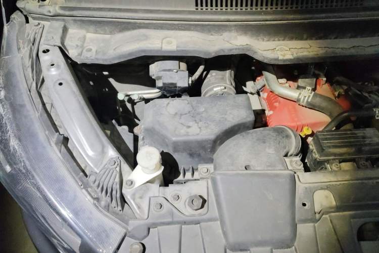 Used Jinbei Gold Hiace 2021 1.5L Passenger Vehicle Engineering Lion 6 Seats Engine Bay Right