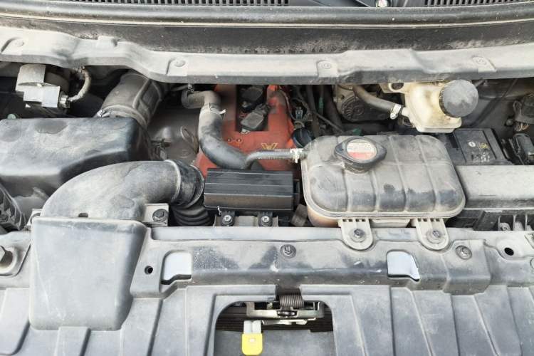 Used Jinbei Gold Hiace 2021 2.0L Passenger Van Travel Lion 7-Seater Engine Bay