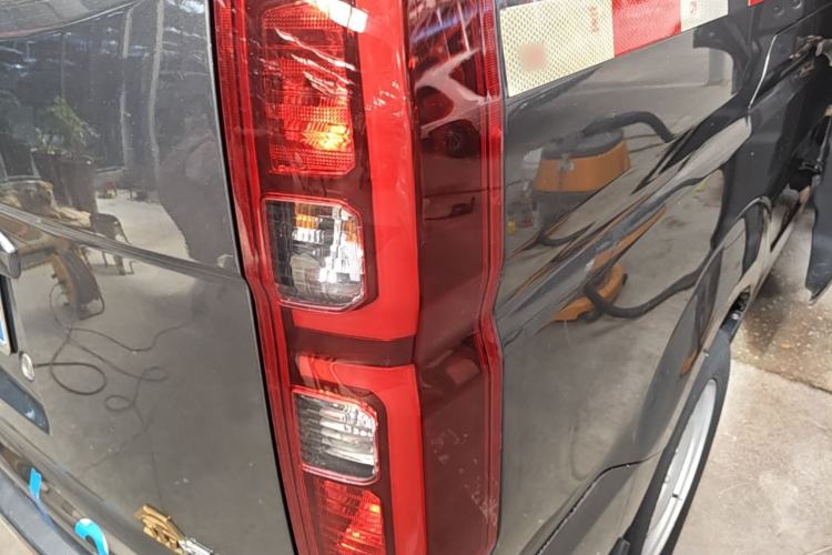 Used Jinbei Gold Hiace 2021 1.6L Box Van Engineering Lion 2-Seater Exterior 3