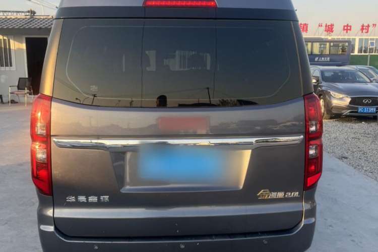 Used Jinbei Gold Hiace 2021 2.0L Passenger Van Travel Lion 6-Seater Exterior 3