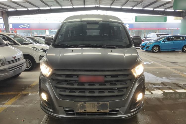 Used Jinbei Gold Hiace 2021 2.0L Passenger Van Travel Lion 7-Seater Front