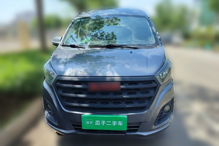 Used Jinbei Gold Hiace 2021 2.0L Passenger Van Travel Lion 7-Seater Front