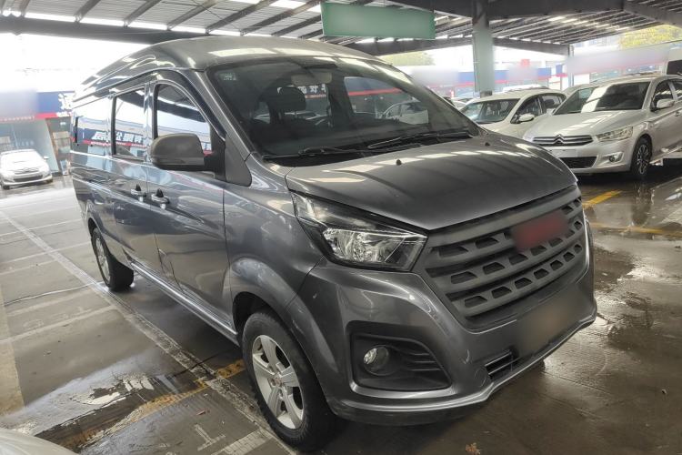 Used Jinbei Gold Hiace 2021 2.0L Passenger Van Travel Lion 7-Seater Front Right 45 Deg