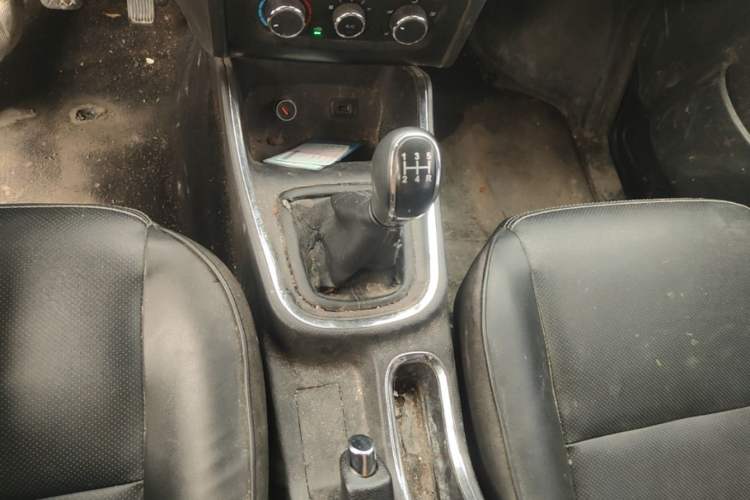 Used Jinbei Gold Hiace 2021 2.0L Passenger Van Travel Lion 6-Seater Gear Lever