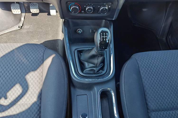 Used Jinbei Gold Hiace 2021 1.5L Passenger Vehicle Engineering Lion 5-Seater Gear Lever