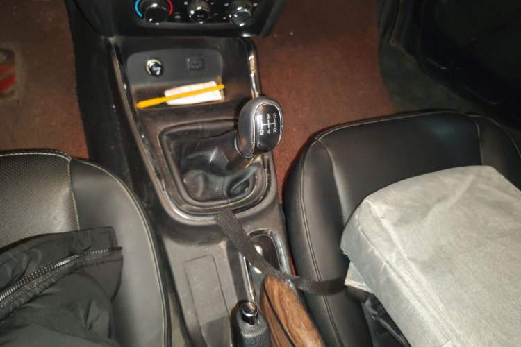 Used Jinbei Gold Hiace 2021 1.5L Passenger Van Travel Lion 7-Seater Gear Lever