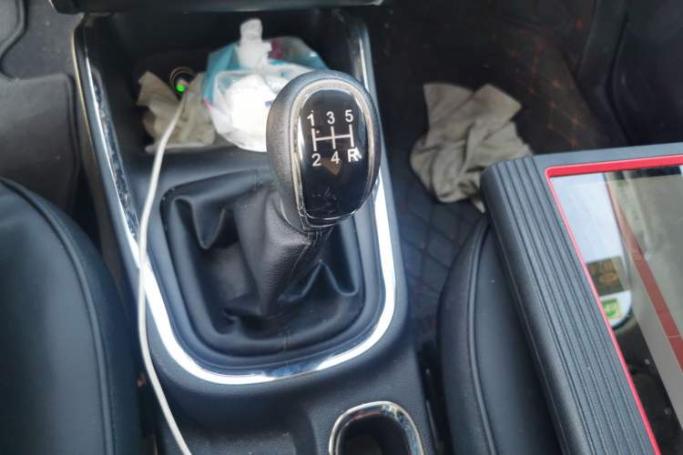 Used Jinbei Gold Hiace 2021 1.5L Passenger Van Travel Lion 6-Seater Gear Lever