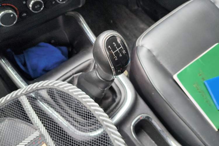 Used Jinbei Gold Hiace 2021 1.5L Passenger Vehicle Travel Lion 5-Seater Gear Lever
