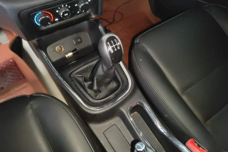 Used Jinbei Gold Hiace 2021 2.0L Passenger Van Travel Lion 7-Seater Gear Lever