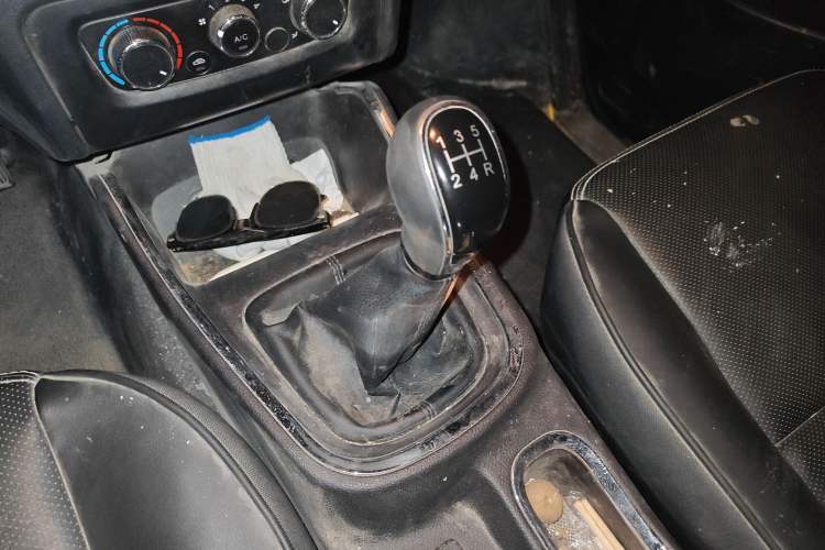 Used Jinbei Gold Hiace 2021 1.5L Passenger Van Travel Lion 6-Seater Gear Lever