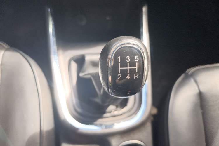 Used Jinbei Gold Hiace 2021 2.0L Passenger Van Travel Lion Mid-Size Air-Conditioned Version 9 Seats Gear Lever