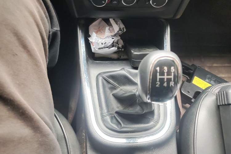 Used Jinbei Gold Hiace 2021 1.5L Passenger Van Travel Lion 6-Seater Gear Lever