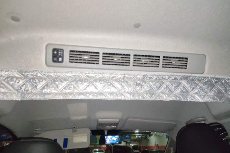 Used Jinbei Gold Hiace 2021 1.5L Passenger Van Travel Lion 6-Seater Headliner