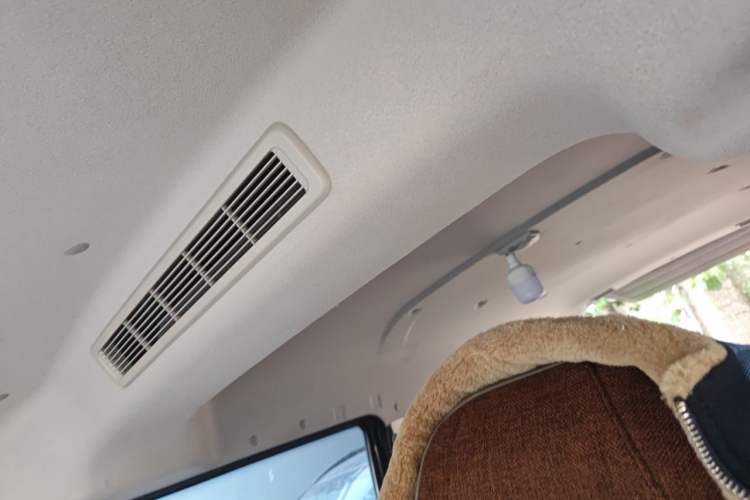 Used Jinbei Gold Hiace 2021 1.5L Passenger Vehicle Engineering Lion 6 Seats Headliner