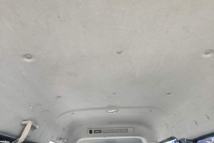 Used Jinbei Gold Hiace 2021 2.0L Passenger Van Travel Lion 6-Seater Headliner